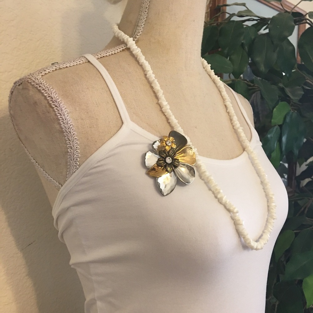 Vintage 80s plastic gem flower brooch pin